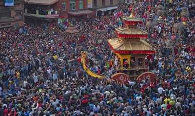 4月10日尼泊尔新年“花车节、洒黄节”经典深度人文摄影团